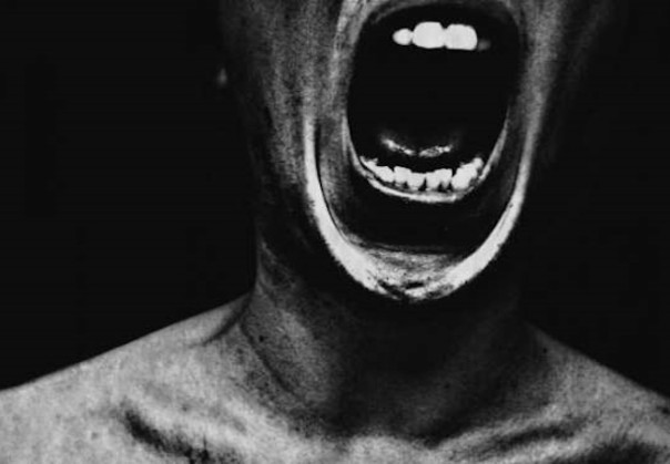 Крутой трюк: министр войны США выхватил удар по яйцам