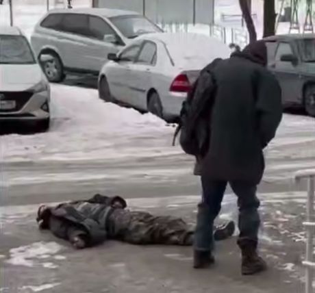 Пьяные нелегалы превратили квартиру в притон-хостел в Екатеринбурге — жители подъезда живут в аду уже полтора года