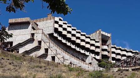 "Спасение советской классики": в Крыму реконструируют недострои времен СССР