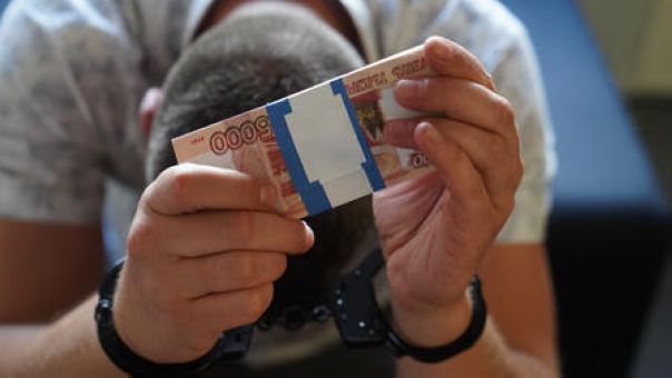 Полицейский и банкир под видом займа украли у вдовы участника СВО 2 млн рублей