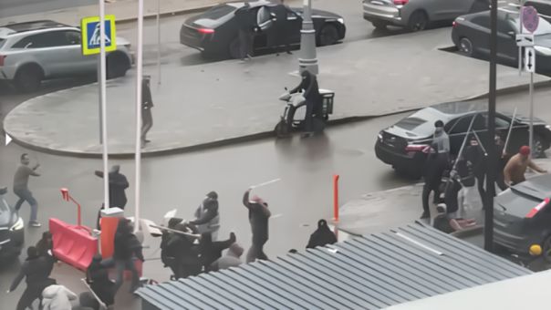 Толпа мигрантов устроила погром и массовую драку в ЖК «Прокшино» в Москве