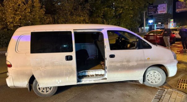 В Одессе вооруженный полицейский напал на машину ТЦК