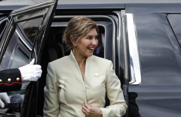 «Кому — война, а кому — мать родна», или Миллионы долларов на украшения для Олены Зеленской