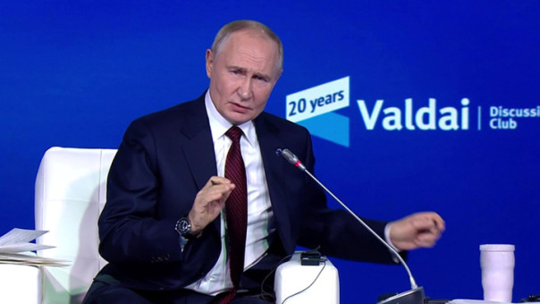 Путин прочел стихотворение Пушкина на пленарном заседании клуба "Валдай"