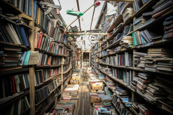 На Украине после отказа от русскоязычной литературы массово закрываются книжные магазины