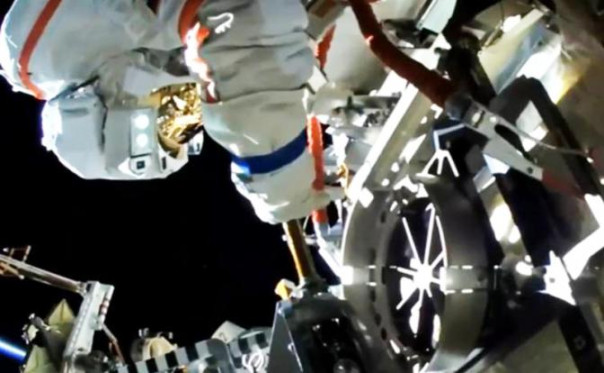 Мотоцикл «Орлан-7» испытали на орбите. Китай и США планируют использовать наш скафандр для полетов на Луну