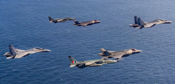 Обычные тренировочные схватки внезапно превратились в битву двух разных авиационных школ