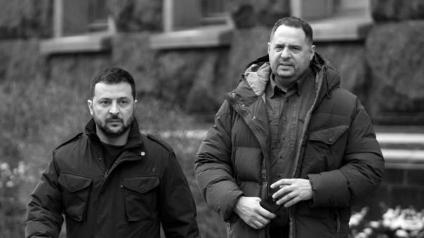 Пока Зеленский остаётся президентом, он не согласится отдать территории в обмен на мир – заявил Андрей Ермак в интервью The Atlantic.