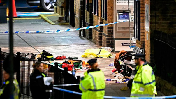 В Британии двое головорезов с мачете напали на пассажиров поезда, следовавшего в Донкастер.