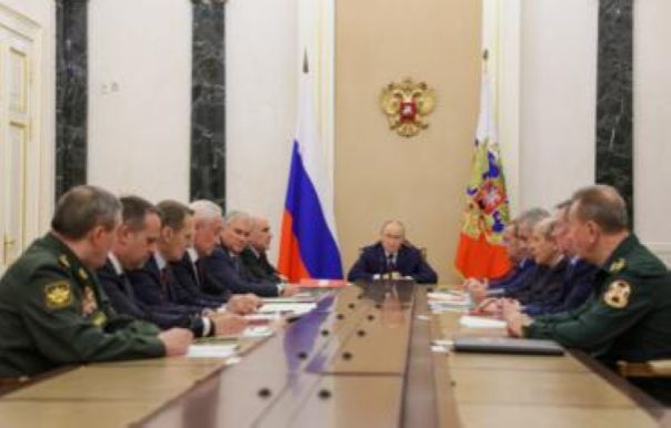 Путин поручил проработать подготовку ядерных тестов в ответ на учения США