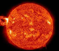 Пора слать лучи добра: Солнце копит энергию для супервзрыва