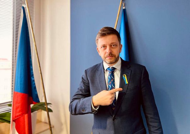 Новый глава МВД Чехии убрал украинский флаг со здания