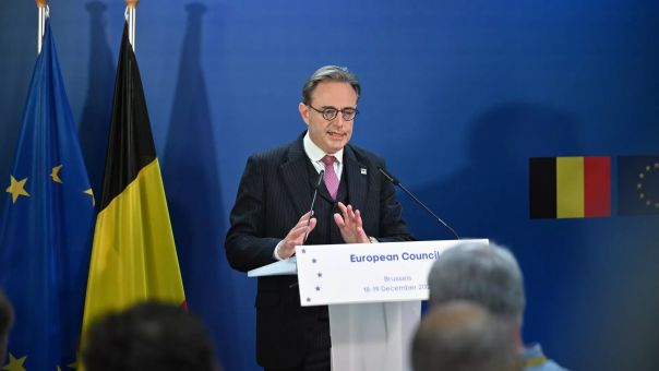 Премьер Бельгии пошутил, что ему надо ехать на дачу в Санкт-Петербург