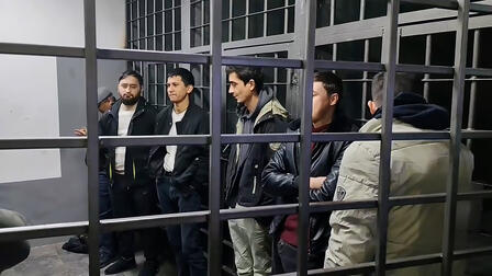 Таксистов-нелегалов выдворят из РФ после рейда силовиков в Приморье