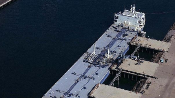 Китай начал эксплуатацию первого в мире сверхбольшого танкера