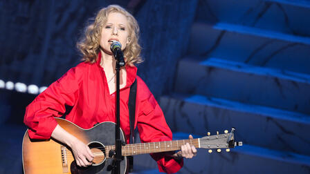 Заслуженная артистка РФ Юта спела перед участниками освобождения Гуляйполя