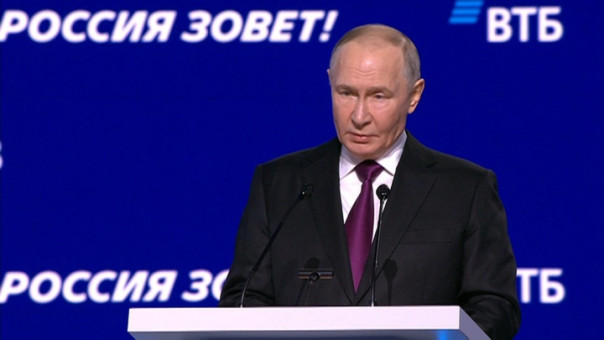 О вызовах в экономике, пиратстве ВСУ и попытках ЕС развязать войну. Путин выступил на форуме "Россия зовет"