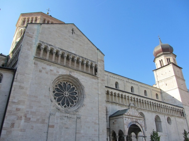 Загадка итальянских переплетённых колонн