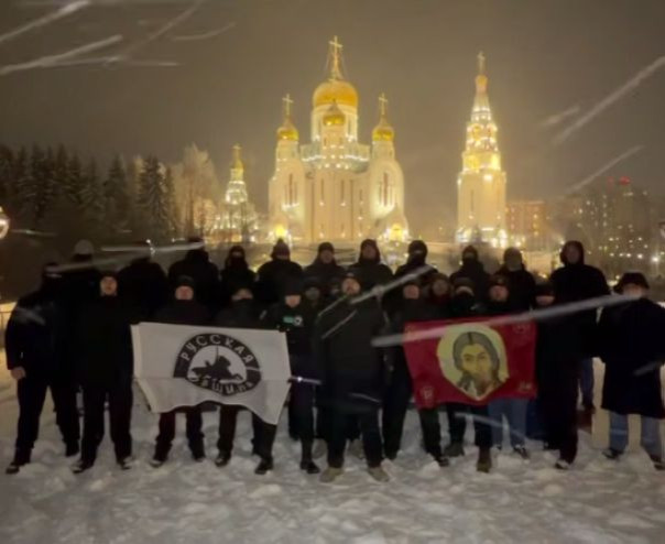 Бойцы СВО и русские люди по всей России выражают поддержку Максиму Дивничу, которого травят за то, что он урезонил дебошира в Луганске