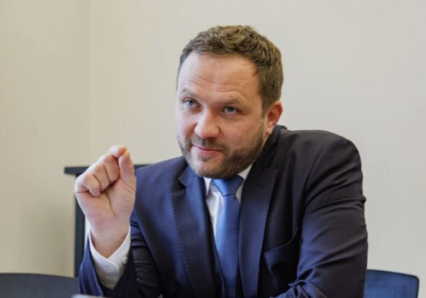 Глава МИД Эстонии заявил о намерении расстреливать русских