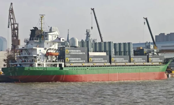 War Zone: Китай превратил контейнеровоз в ракетный корабль