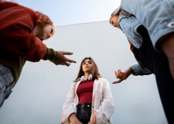 Российских учителей научат, как вести себя со школьниками-агрессорами