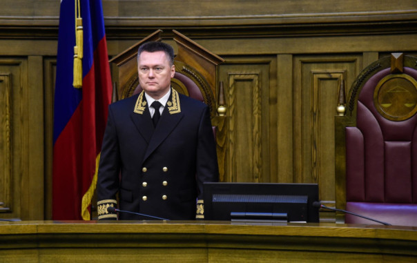 За фасадом дела Долиной