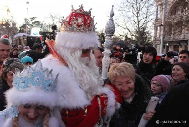 Оливье, Дед Мороз и «Ирония судьбы»: украинская «охота на ведьм»