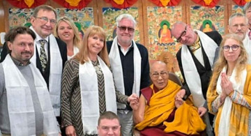 Эстонские депутаты ушли в запой перед встречей с далай-ламой в Индии