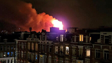 Башня 154-летней церкви сгорела и рухнула в центре Амстердама