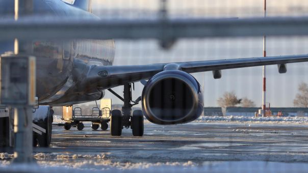 Мужчина принял полет в самолете за симуляцию и начал избивать пассажиров