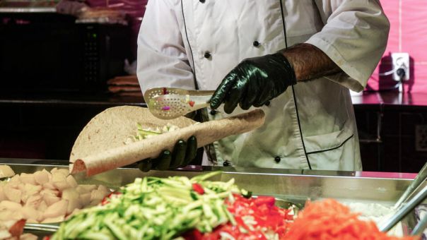 Гастрономическая звезда: что ждет шаурму в России с появлением ГОСТа