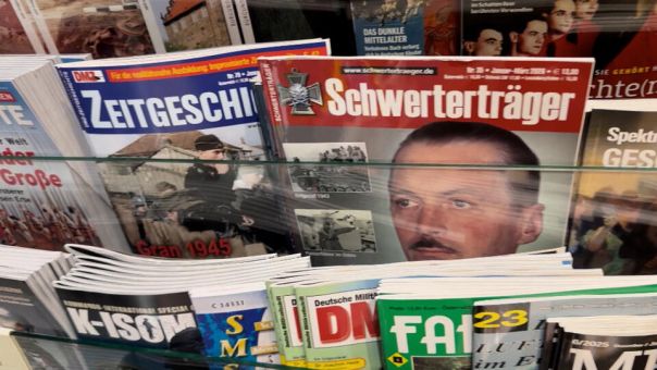 Праворадикальные издания, прославляющие Третий рейх, нашли в продаже в Германии