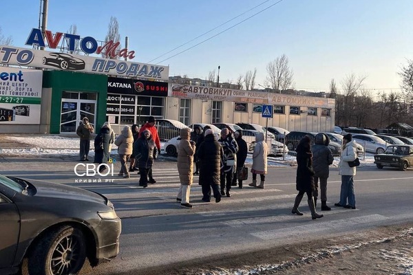 В Кривом Роге женщины перекрыли дорогу из-за отсутствующего четверо суток света