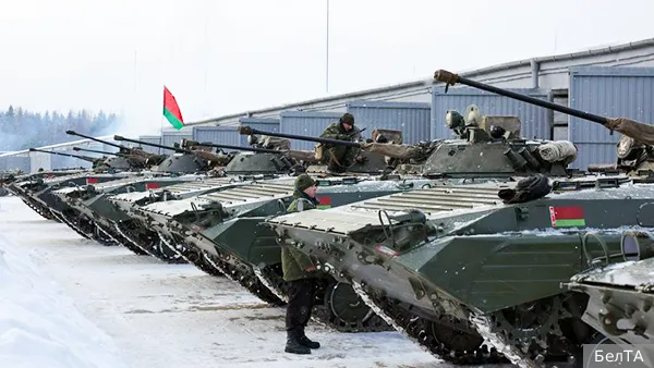 Лукашенко лично привел армию в боевую готовность