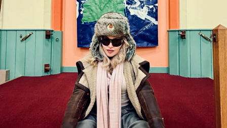 Хохлы нападают: Мадонну раскритиковали за шапку-ушанку с советской символикой