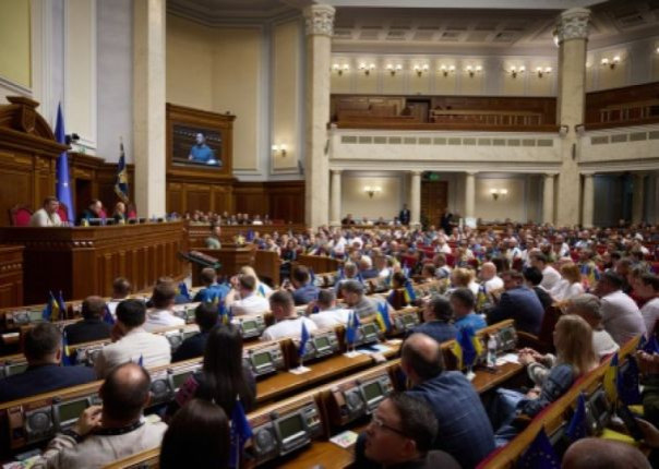 На Украине продлили военное положение до 4 мая