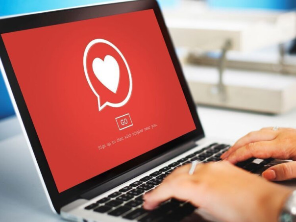 Оголить россиянку может каждый: на сайтах знакомств появилась новая опасность