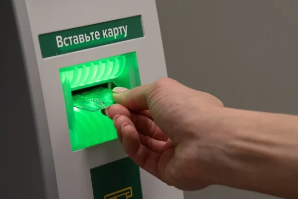 Виновны по всем признакам. Банки заблокировали миллионы карт и счетов физлиц с начала года