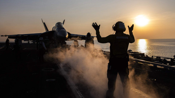 Ближе к Востоку: Вашингтон стягивает ударный кулак к границам Ирана