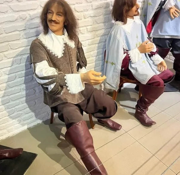 Одесса. Укро-нацисты требуют пустить Галустяна на окопные свечи