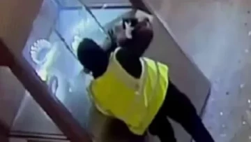 СМИ опубликовали кадры ограбления Лувра с камер видеонаблюдения