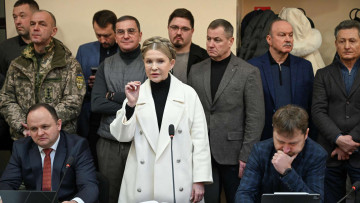 Зачем трясут украинскую банку с пауками?