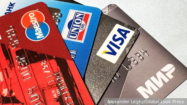 Госдума одобрила лимит в 20 банковских карт на человека