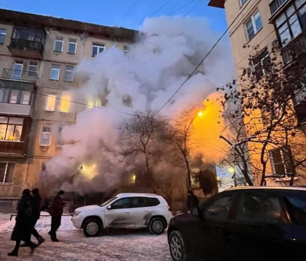 В Петербурге неизвестная девушка подожгла помещение благотворительного фонда "Доброволец"