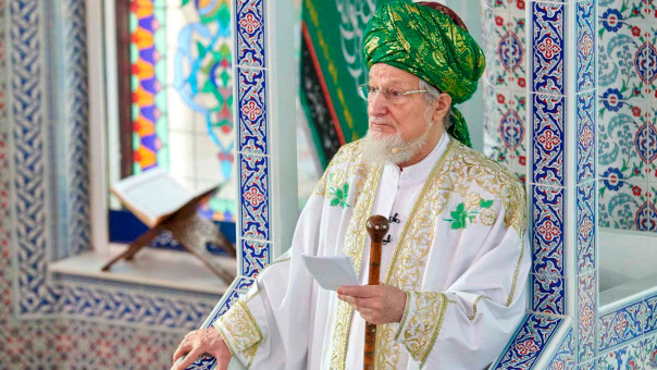 Верховный муфтий России призвал избегать демонстративного намаза в общественных местах