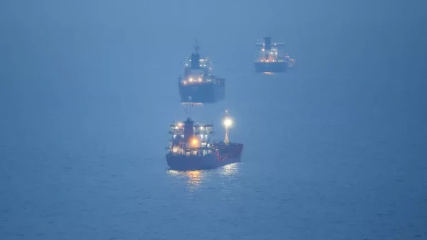 Береговая охрана Индии задержала три нефтяных танкера