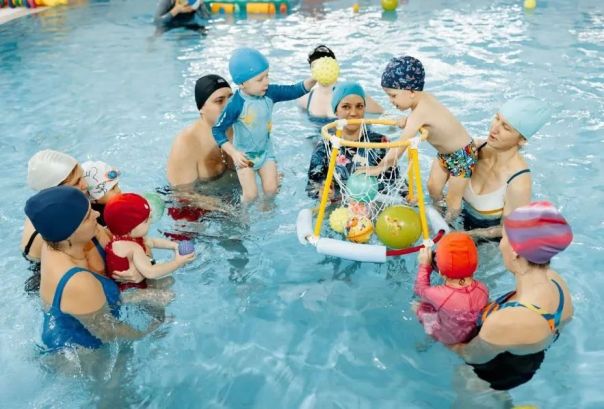 Оснащение комплектами для плавания и водных игр