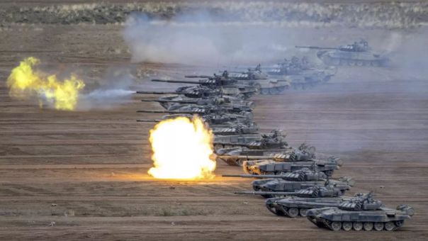 Бей своих, чтоб чужие дрогнули. США пугают многополярный мир