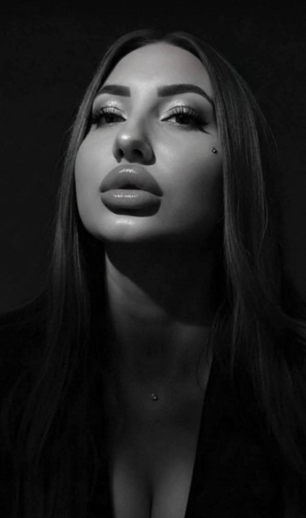 Какая интересная карьера: эскорт - полиция - могила...